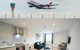 10 Min Drive To Airport - Free Parking - 15 Min Bus Ride - Ev Charge Available